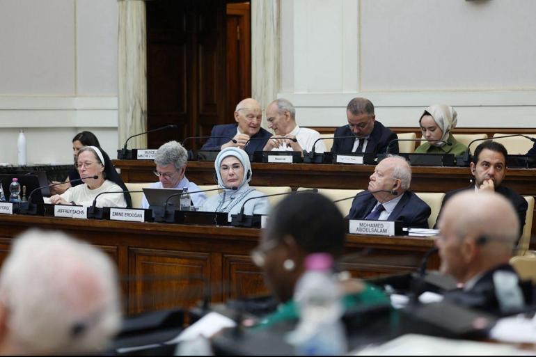 Emine Erdoğandan, Vatikanda Dünya 5ten büyüktür mesajı