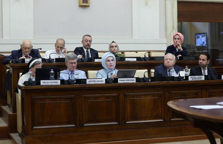 Emine Erdoğandan, Vatikanda Dünya 5ten büyüktür mesajı