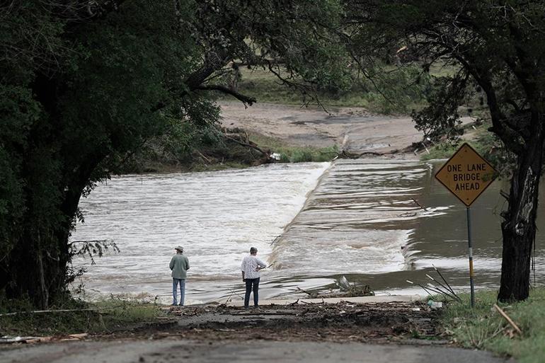 Texas’ta sel felaketi: 9u çocuk 27 ölü
