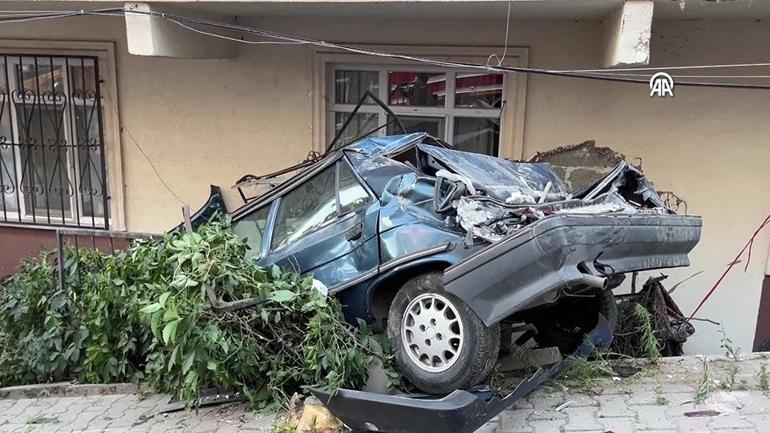 Başakşehirde kontrolden çıkan vinç 23 araca çarpıp hasar verdi