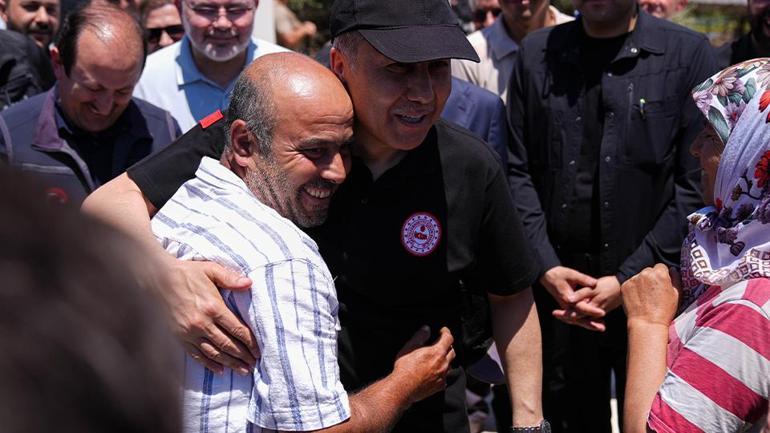 İçişleri Bakanı Ali Yerlikaya: İzmirde 228 konut ağır hasarlı