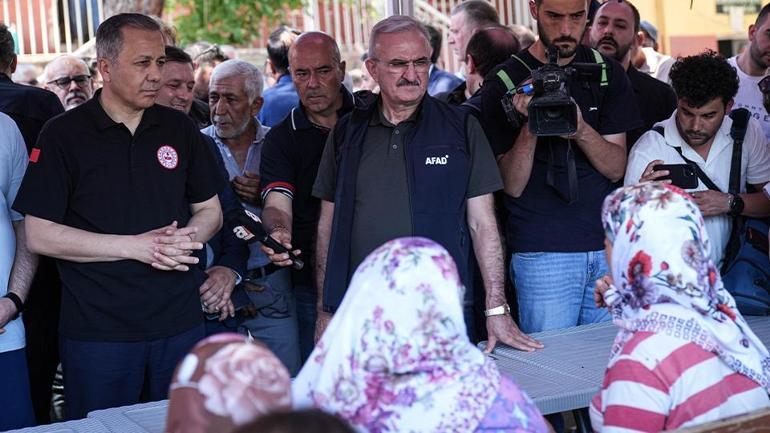 İçişleri Bakanı Ali Yerlikaya: İzmirde 228 konut ağır hasarlı