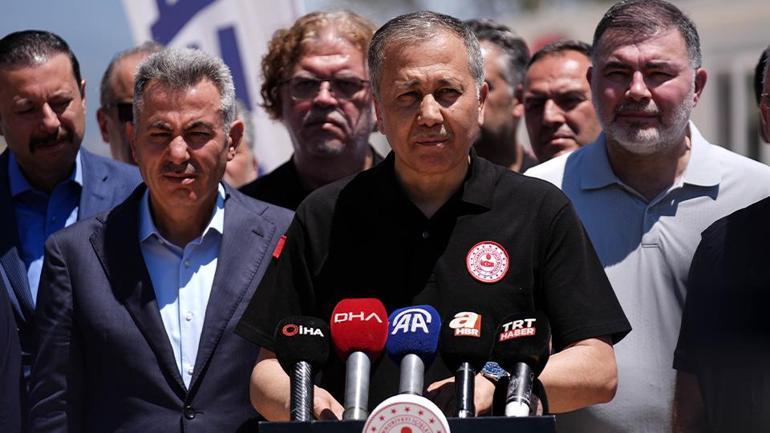 İçişleri Bakanı Ali Yerlikaya: İzmirde 228 konut ağır hasarlı