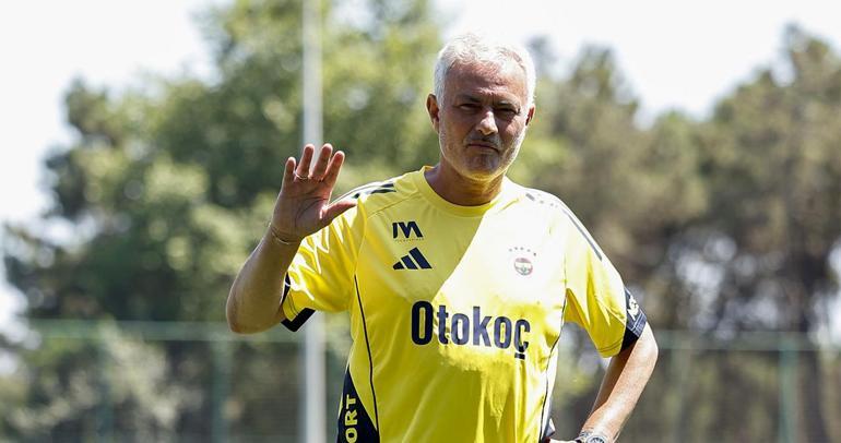 Fenerbahçede Jose Mourinhonun ekibi değişti Yeni isimler belli oldu...