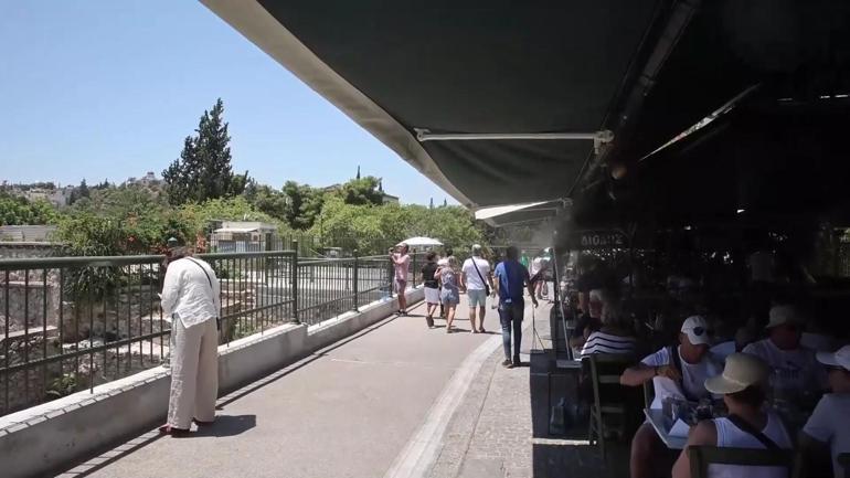 Atina’da hayat durdu: Sıcaklık 40 dereceyi aştı