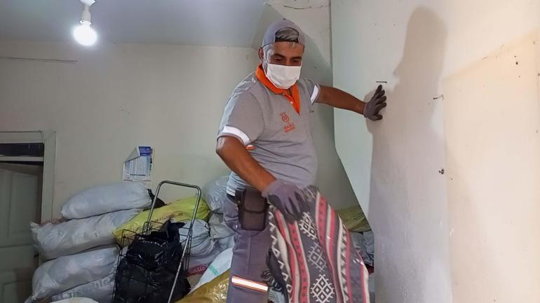  Aydın Evden 6 kamyon çöp çıktı