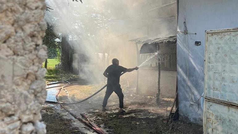 Çöpleri yakmak istedi 2 evi küle çevirdi
