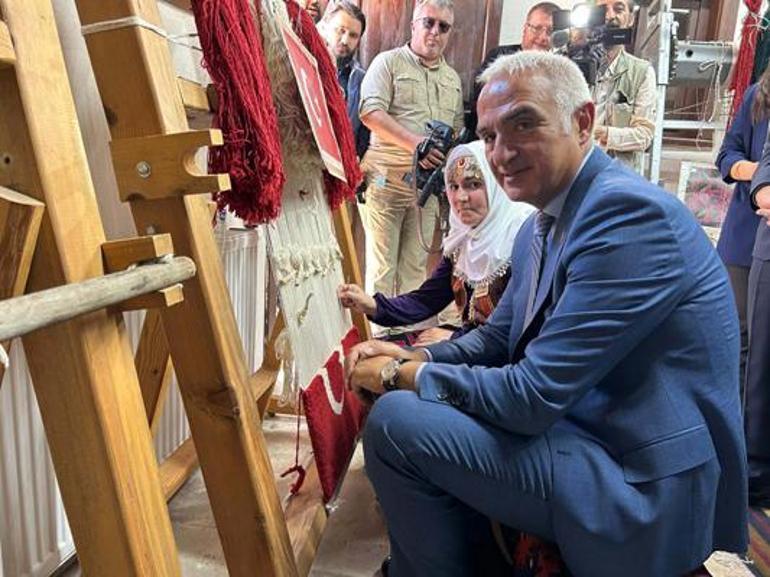 Bakan Ersoy: Yabancı turist rotalarına da girecek bir Uşak için çalışma yapacağız