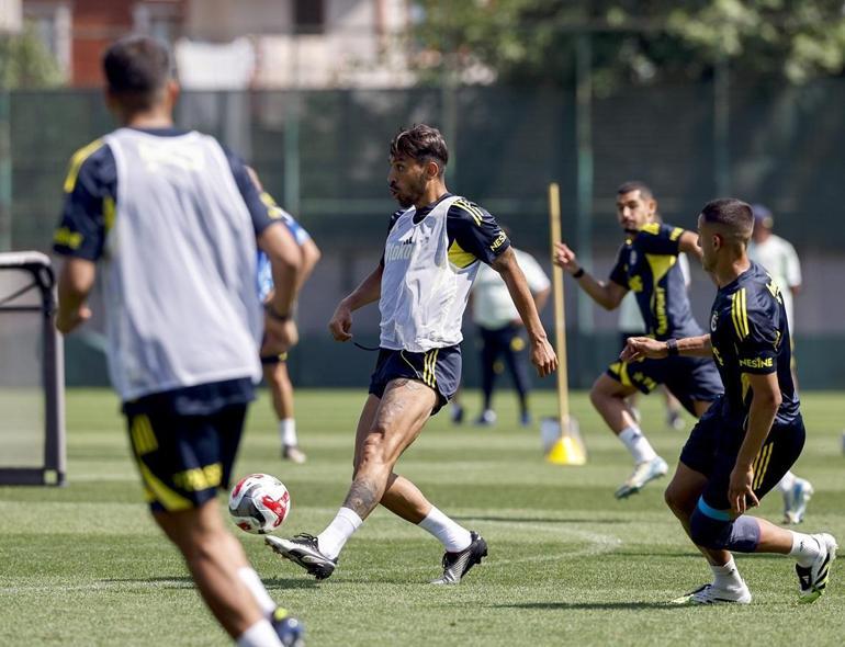 6870f177330760b1f2d9866b Fenerbahçe'de Başkan Ali Koç ve Sportif Direktör Devin Özek, antrenmanı yerinden takip etti