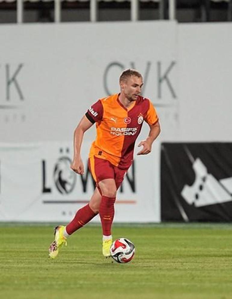 Galatasarayda iki ayrılık birden Okan Buruk takımda görmek istemiyor...
