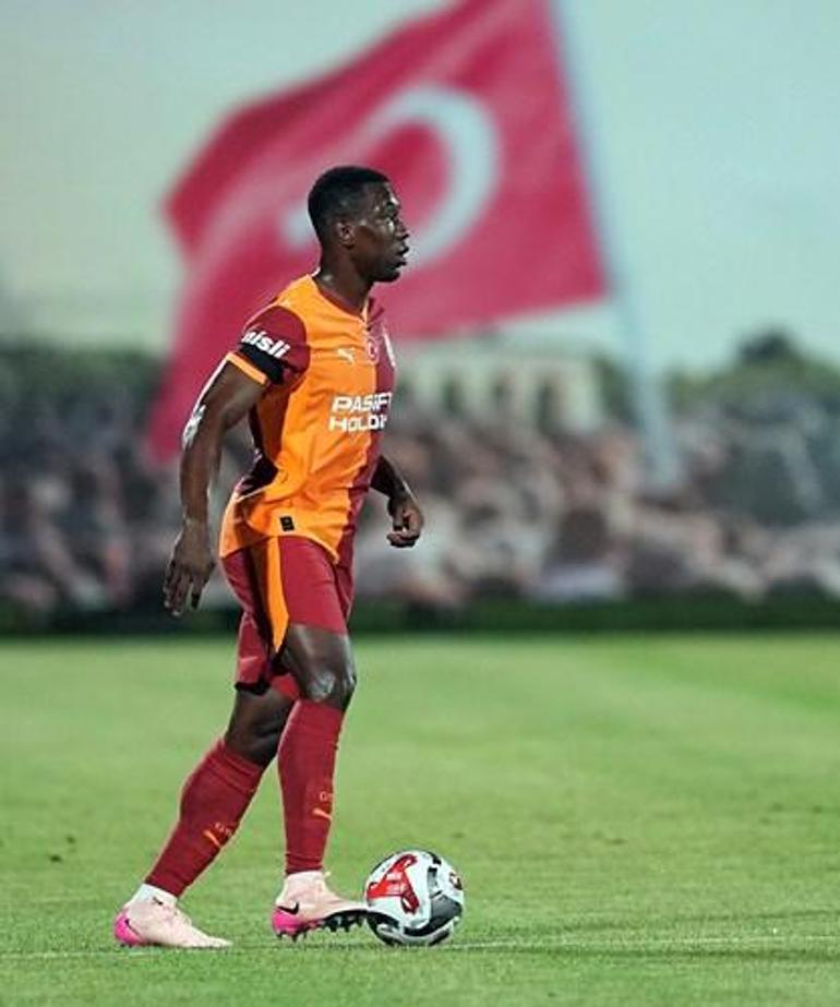 Galatasarayda iki ayrılık birden Okan Buruk takımda görmek istemiyor...