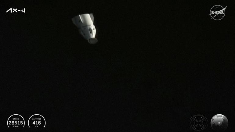 20 günlük uzay görevini tamamlayan 4 astronot döndü