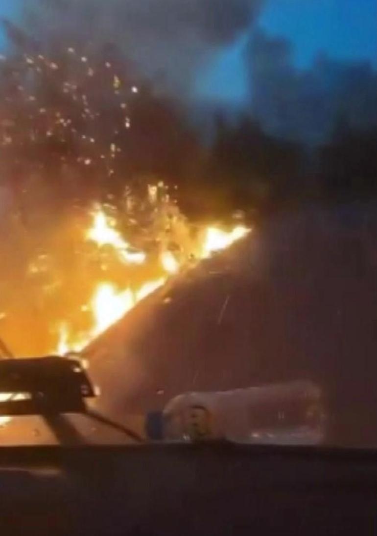 Sakarya’da nefes kesen anlar İşte kahraman itfaiyecilerin alev çemberindeki zorlu mücadelesi