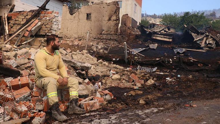 Sakaryada orman yangını: Tedbir amaçlı 2 mahalle boşaltıldı, 3 ev küle döndü
