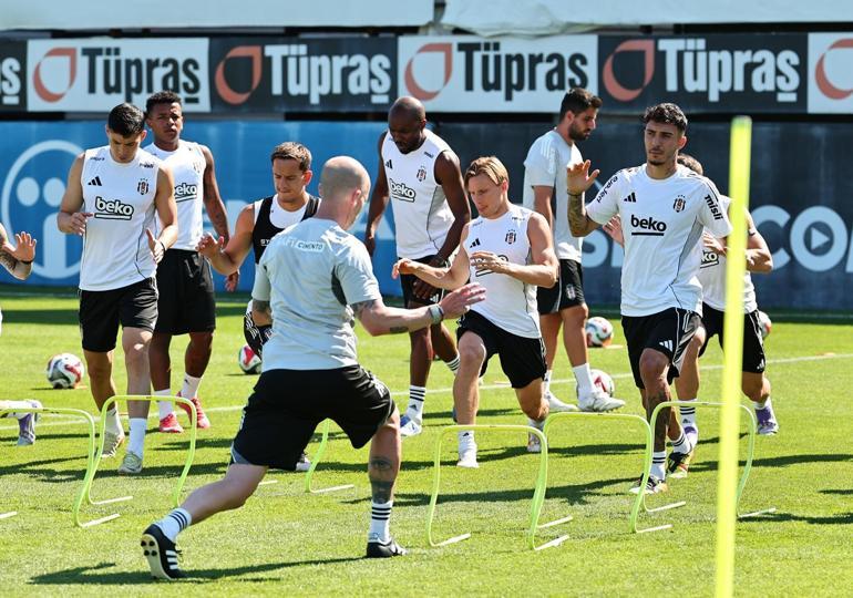 687e1f35330760b1f2d99ec6 Beşiktaş'ta Shakhtar Donetsk maçı hazırlıklarını Serdal Adalı yerinden takip etti