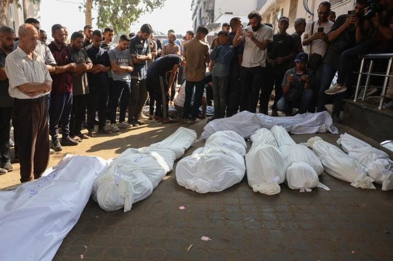 Gazze’de sofralar boş, mezarlar dolu... Son 24 saatte 10 kişi açlıktan hayatını kaybetti