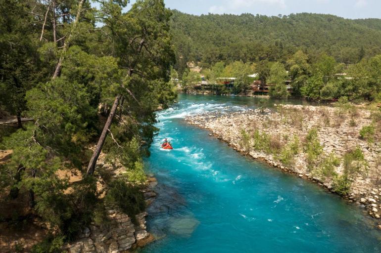 Antalya, bir günde 104.359 yabancı ziyaretçiyle tüm zamanların rekorunu kırdı