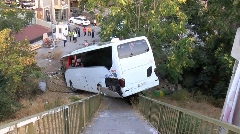 İstanbulda servis otobüsü şarampole uçtu: 8 yaralı