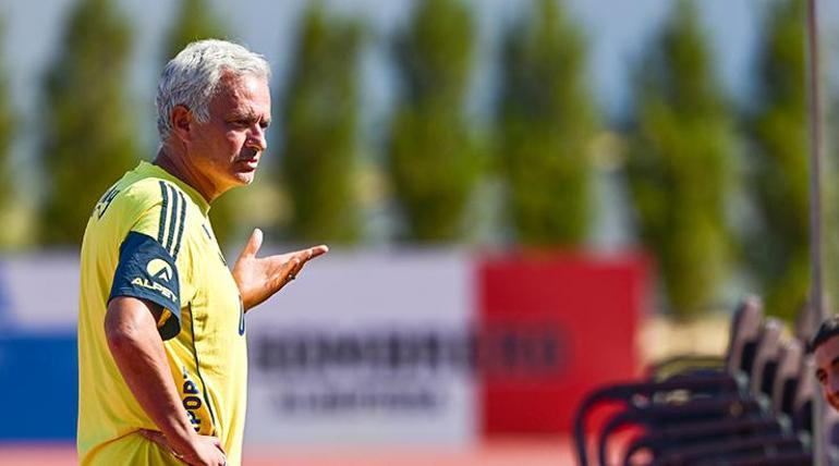 Fenerbahçe, UEFA’ ya kadroyu verdi Sürprizler var
