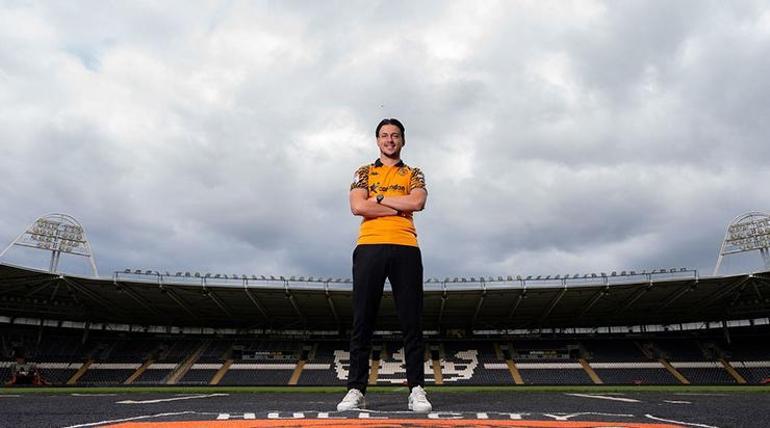 Hull City’e Trabzonspor’dan bir transfer daha Enis Destan…