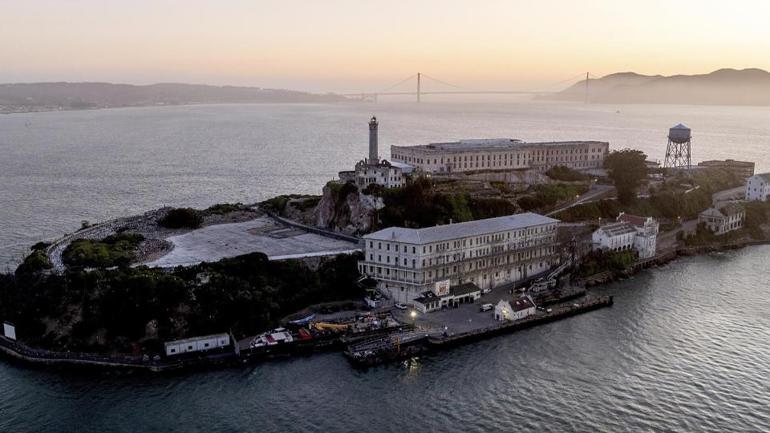 Trumpın tartışmalı göçmen tesisi Timsah Alcatrazın inşaatı durduruldu