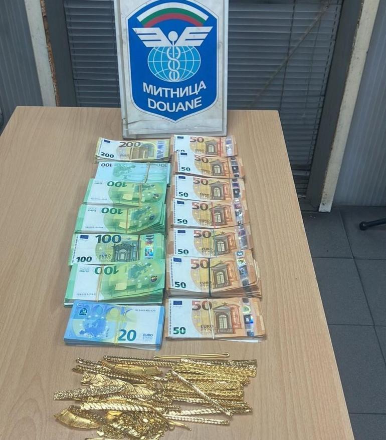 Sınır kapısında 166 bin euro değerinde kaçak altın ve döviz yakalandı