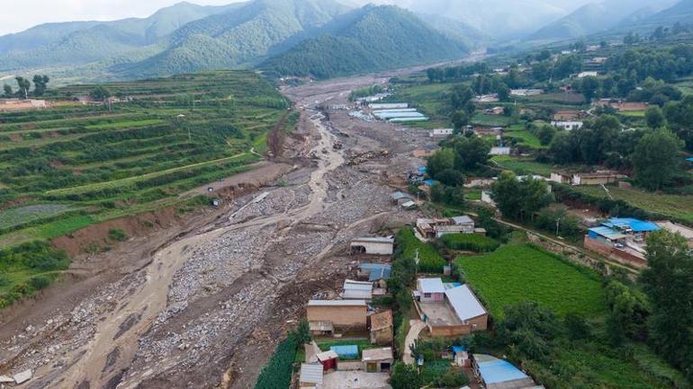 Çin’de sel felaketi: 15 ölü