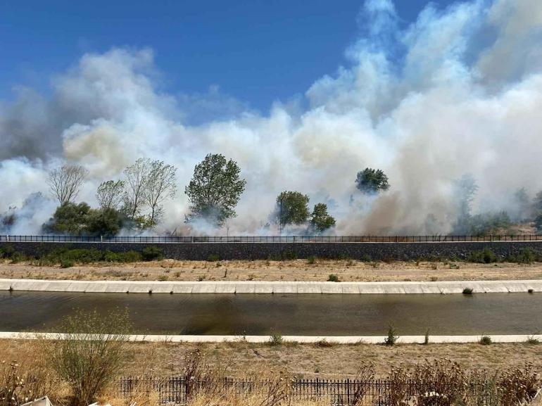 SON DAKİKA... Çanakkalede orman yangını Vali vatandaşları uyardı: Gerekmedikçe trafiğe çıkmayın...