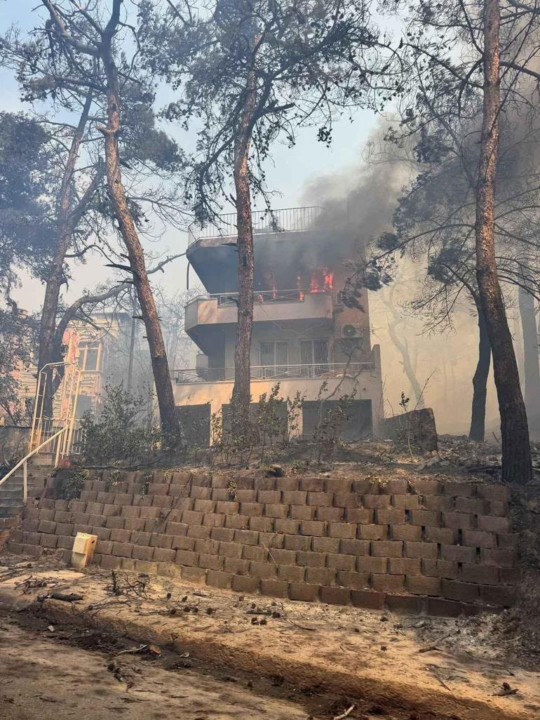 SON DAKİKA... Çanakkalede orman yangını Vali vatandaşları uyardı: Gerekmedikçe trafiğe çıkmayın...