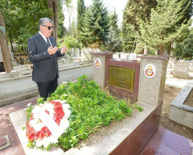 Beşiktaşın efsane başkanı Süleyman Seba kabri başında anıldı