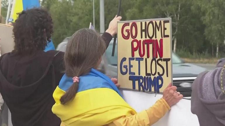 Trump-Putin zirvesi öncesi protesto: Binlerce Alaskalı sokaklarda Ukrayna için eylemde