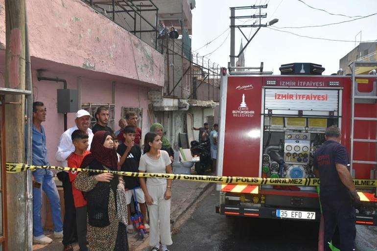 İzmirde korkutan yangın: 4 eve sıçradı