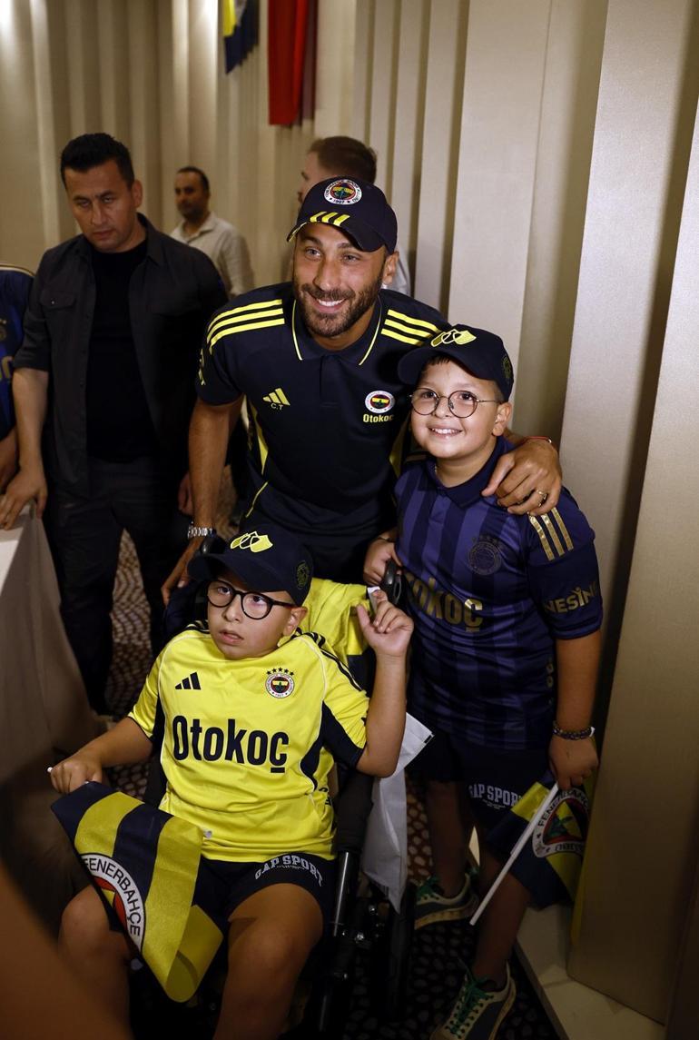 Fenerbahçe, Göztepe maçı öncesi İzmirde taraftarla buluştu