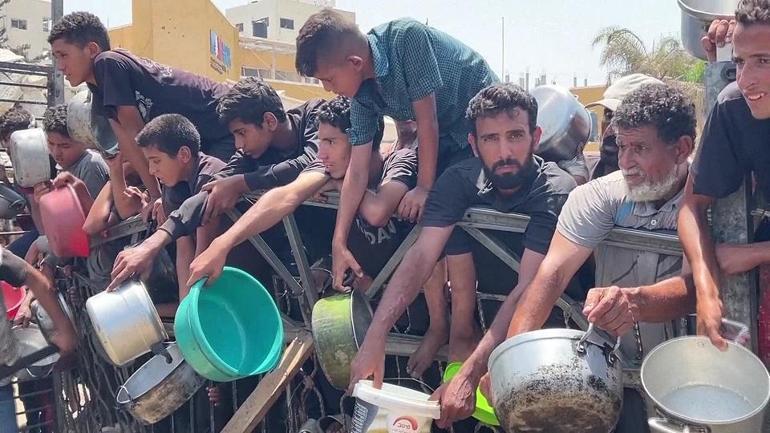 Gazzede annelerin feryadı duyulmuyor UMUT: Bir tas yemek...