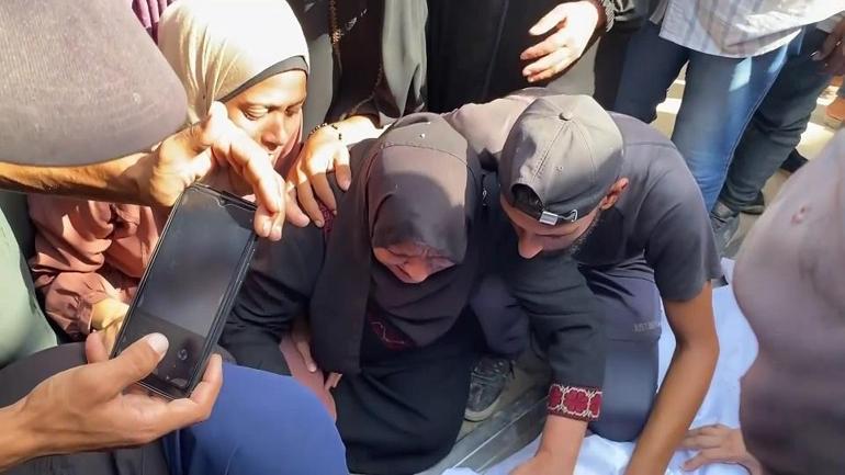 Gazzede annelerin feryadı duyulmuyor UMUT: Bir tas yemek...