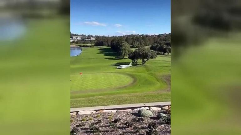 Avustralyada hafif uçak golf sahasına indi: 2 kişi yaralandı