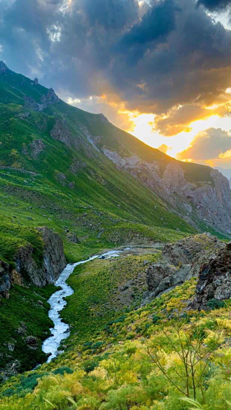 Yıllar sonra Hakkari kültür sanatla buluşuyor