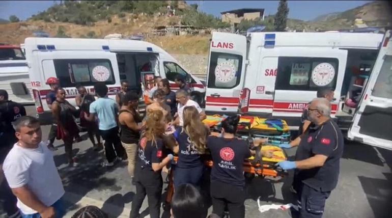 Aydında midibüs devrildi: 7 turist yaralandı