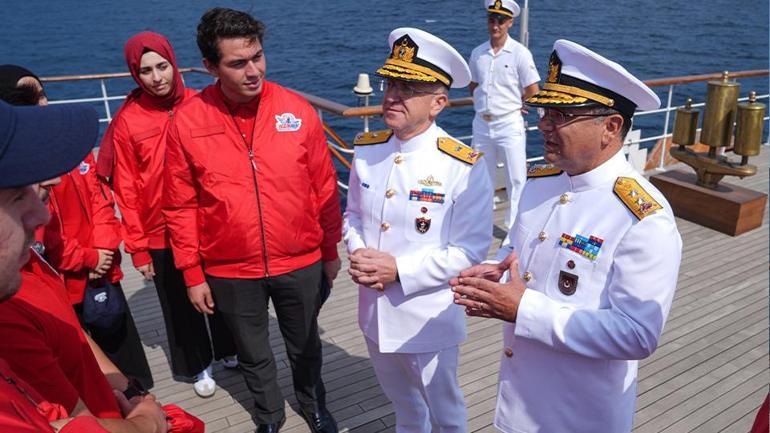 Gençlerin gurur dolu anları: Savarona ile milli teknoloji hamlesine tanıklık