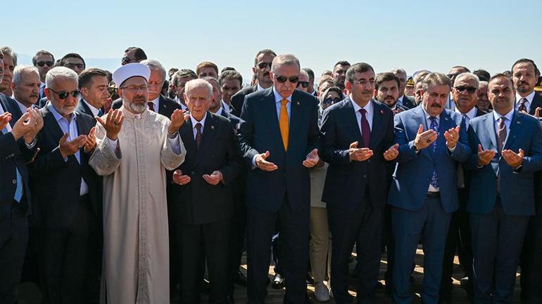 Cumhurbaşkanı Erdoğan ve MHP lideri Devlet Bahçeli, Ahlatta: Selçuklu Kabristanına ziyaret