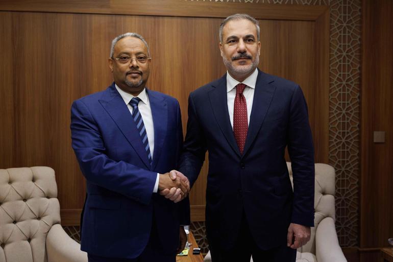 Dışişleri Bakanı Hakan Fidandan İİT toplantısı kapsamında temaslar