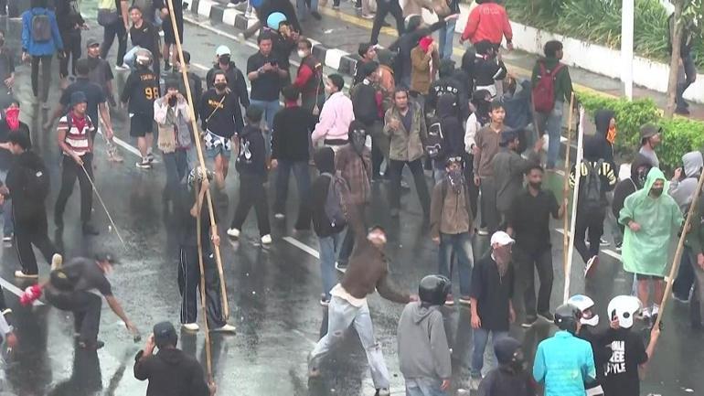 Endonezyada sokaklar karıştı