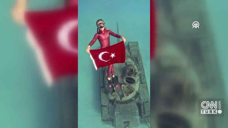 Şahika Ercümen’den 30 Ağustos’a özel dalış