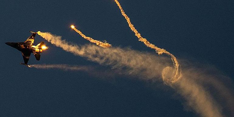 Büyük zaferin 103üncü yılı... SOLOTÜRKten Gök Vatanda nefes kesen gösteri