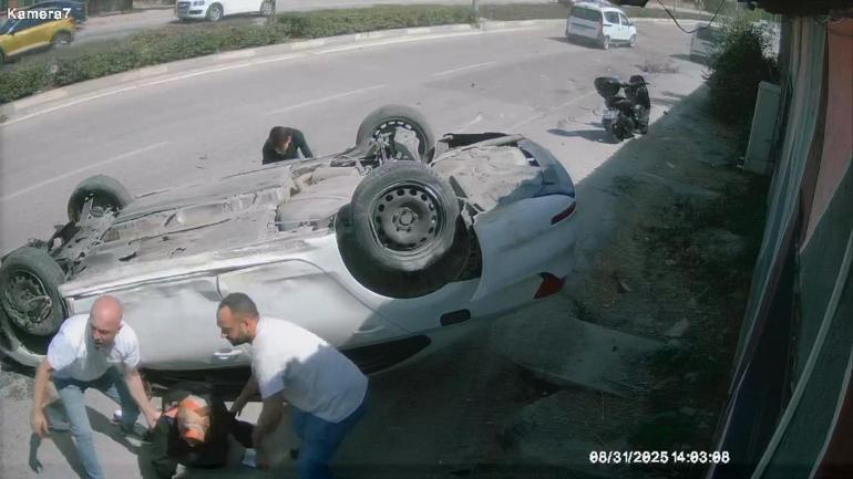 Feci kaza anı kamerada Refüje çarpan otomobil taklalar attı...