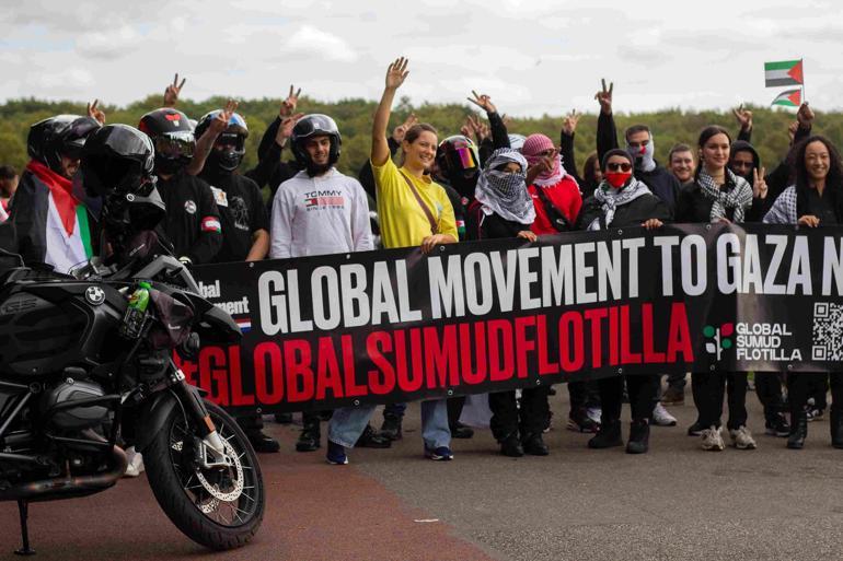 Hollandada motosiklet sürücülerinden Filistine destek gösterisi