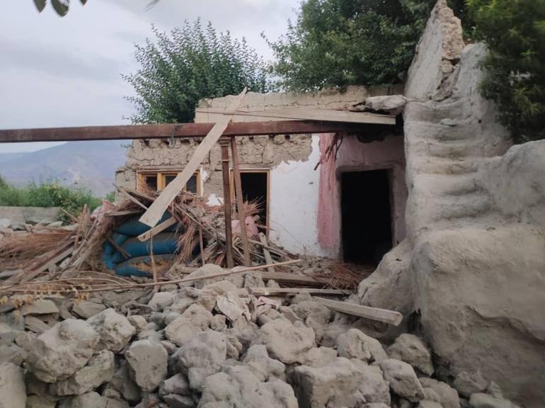 Son dakika haberi: Afganistanda 6 büyüklüğünde deprem: En az 250 kişi öldü