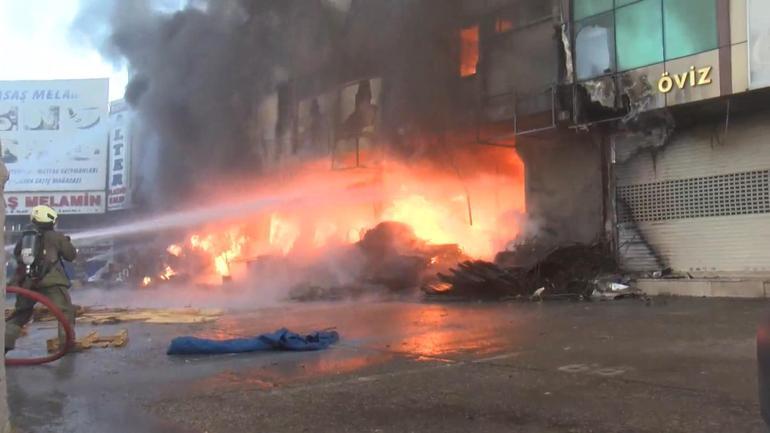 SON DAKİKA... İSTOÇta yangın kontrol altında: 17 iş yeri zarar gördü