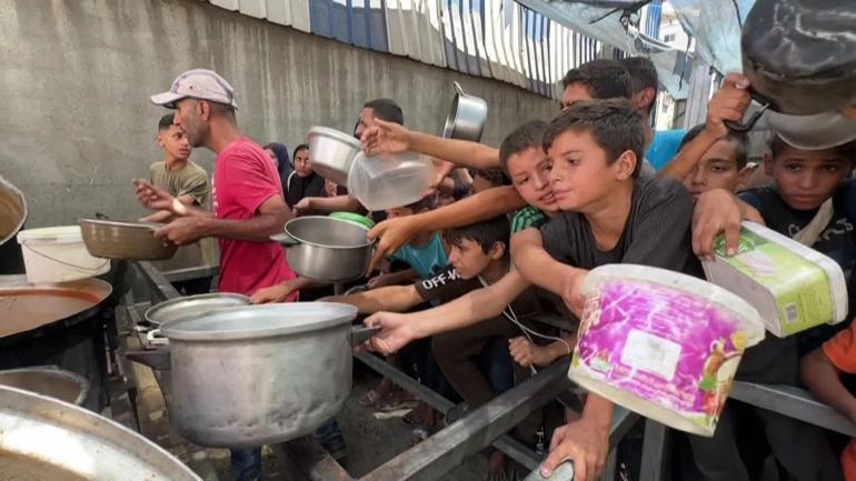 Gazze’de Açlık Alarmı: Saatlerce kuyruk, boş tencereler...