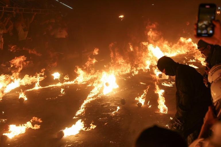 AĞUSTOS’UN ALEVLERİ El Salvador sokakları ateşle aydınlandı
